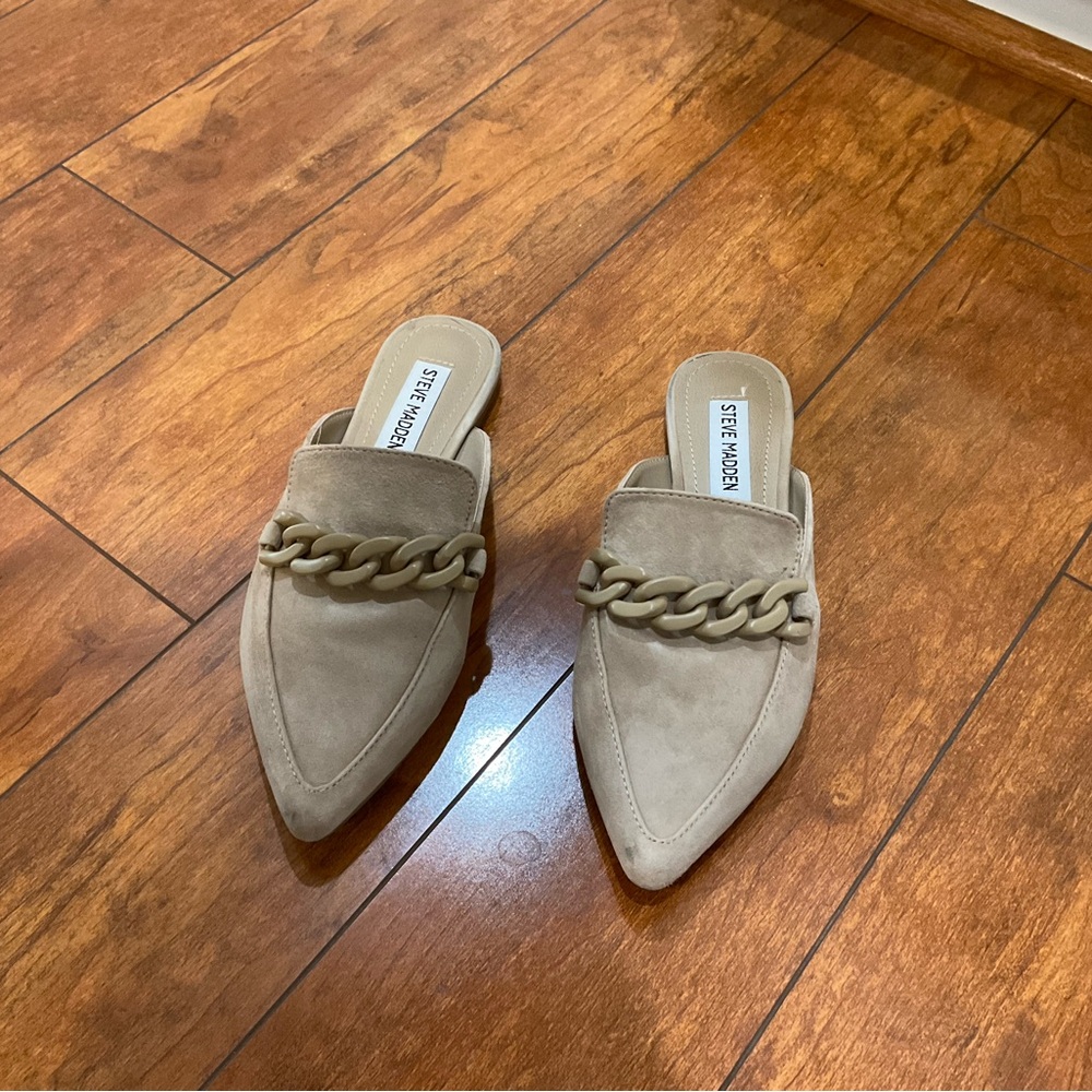Steve Madden Beige Chain Accent Mules